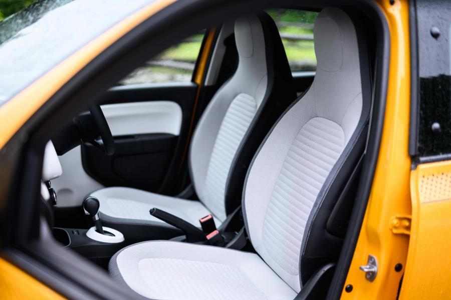 Интерьер Renault Twingo 2019 года  (JP) (фото 25 из 29)